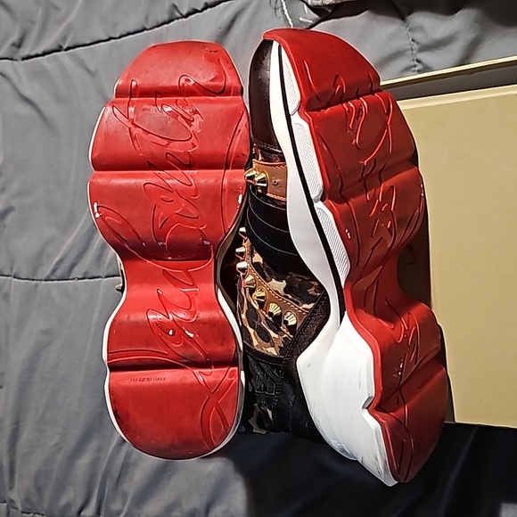 Christian Louboutin - Picture 3 of 8